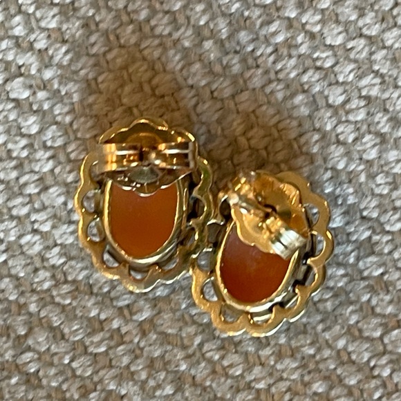 Antique🧡14K🧡Gold Mini Cameo Stud Earrings - Picture 8 of 8